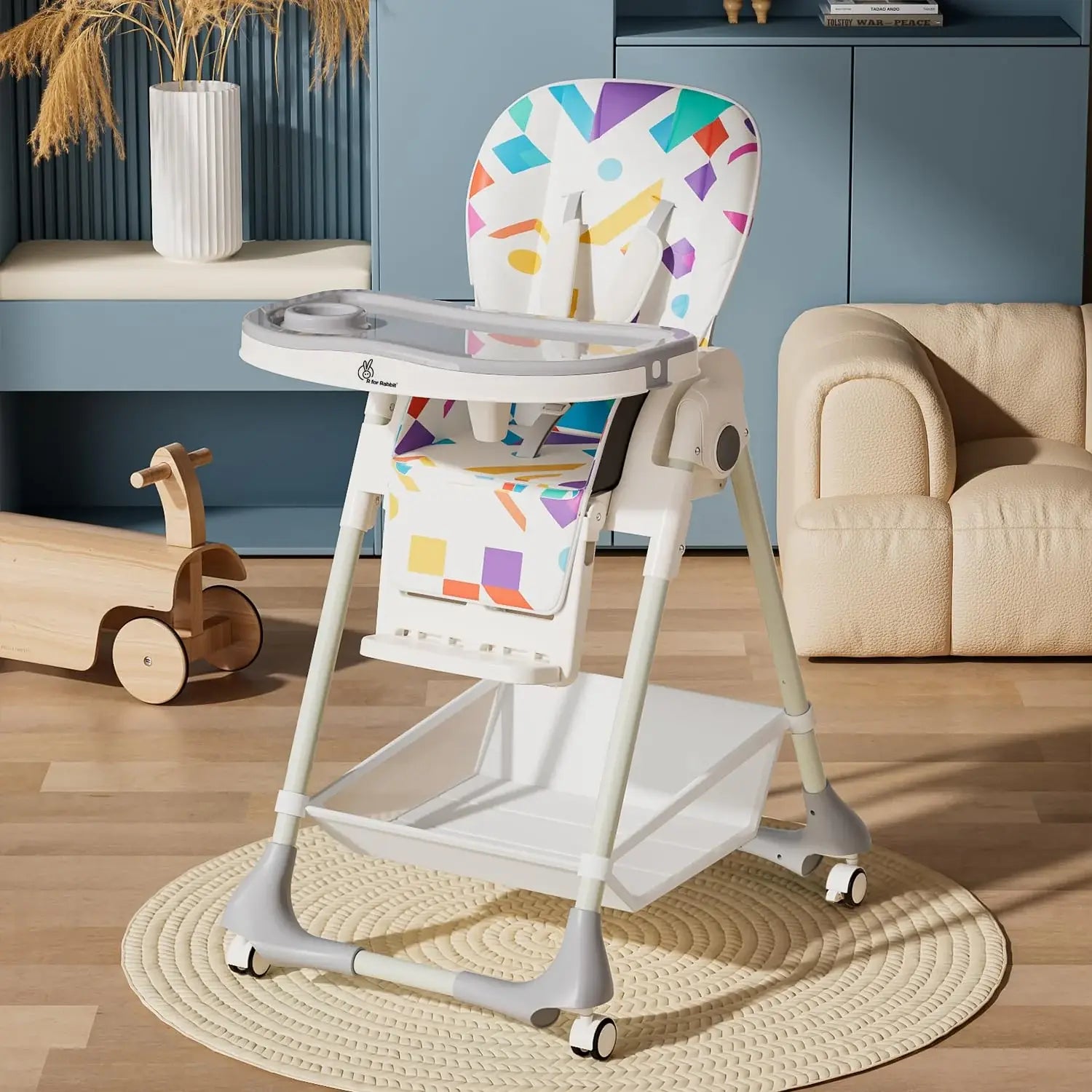 Marshmallow Lite 6-level adjustable baby high chair with bear design for feeding. www.usmile.toys