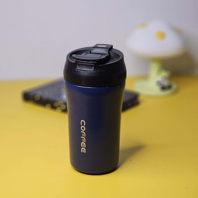 Clearly describes the color, highlights the "COFFEE" branding on the mug, and specifies the "flip-top" lid, all of which are visible and unique to this mug. Includes brand name. www.usmile.toys