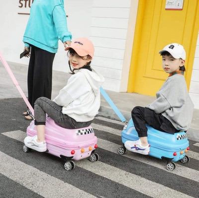 Fun yellow car-shaped kids ride-on travel bag, making airport journeys exciting for children and parents. www.usmile.toys