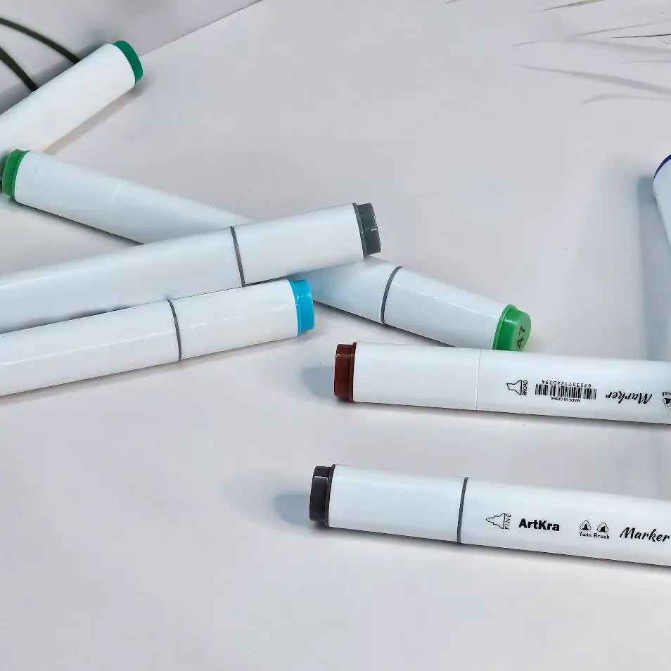 Usmile Toys art supplies: a 48-color marker pen set with bright and anime-inspired colors, featuring a peacock design on the packaging insert."