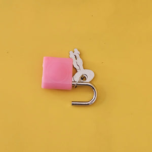 Kids' metal coin banks with locks, house shaped www.usmile.toys
