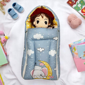 Light green newborn baby sleeping bag with Tom and Jerry print and a decorative bow. www.usmile.com