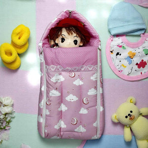 Light green newborn baby sleeping bag with Tom and Jerry print and a decorative bow. www.usmile.com