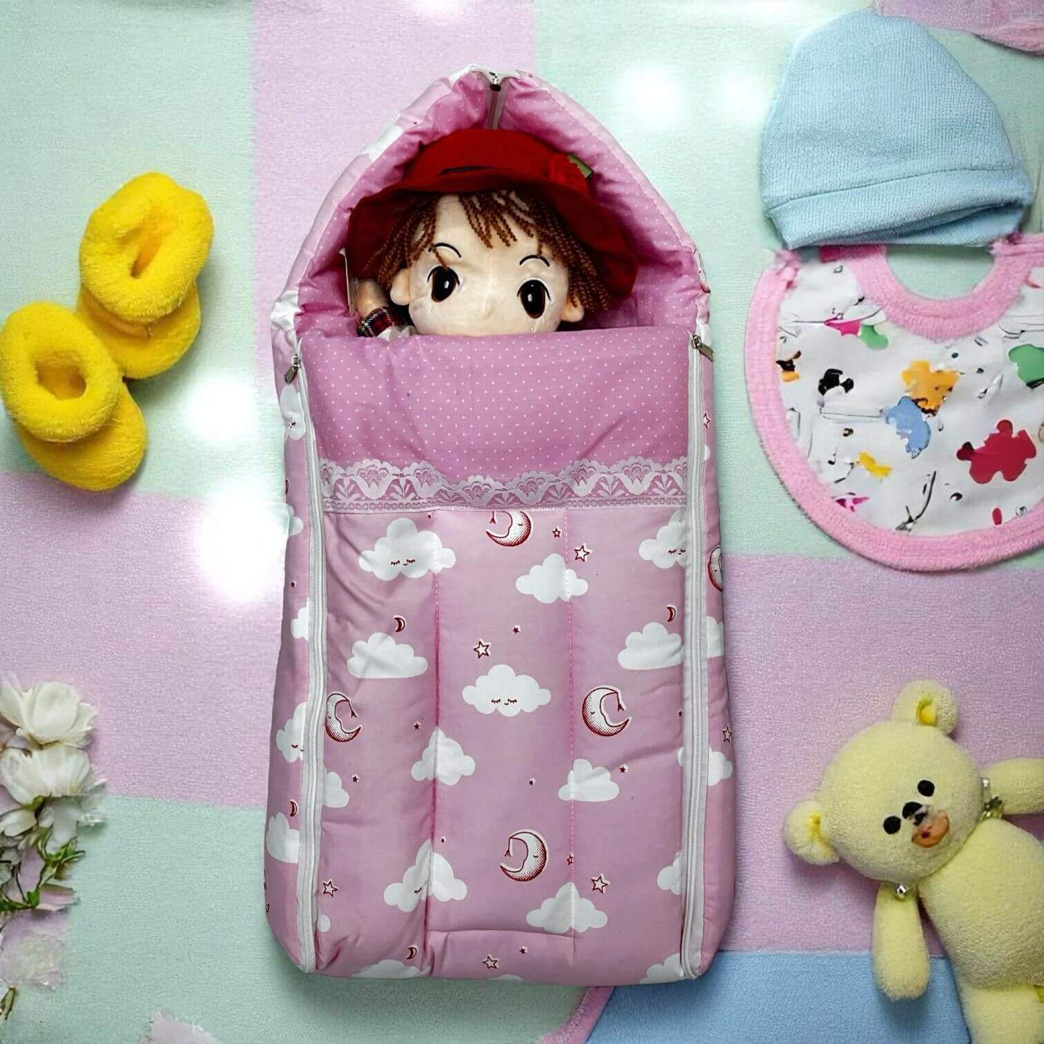 Light green newborn baby sleeping bag with Tom and Jerry print and a decorative bow. www.usmile.com