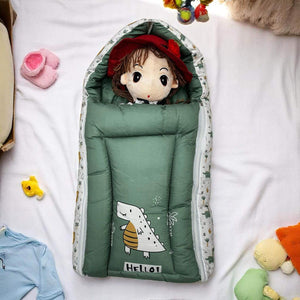 Fun Tom and Jerry themed baby sleeping bag for newborns, providing a warm and secure environment for infant sleep. Great for fans of classic cartoons. www.usmile.com