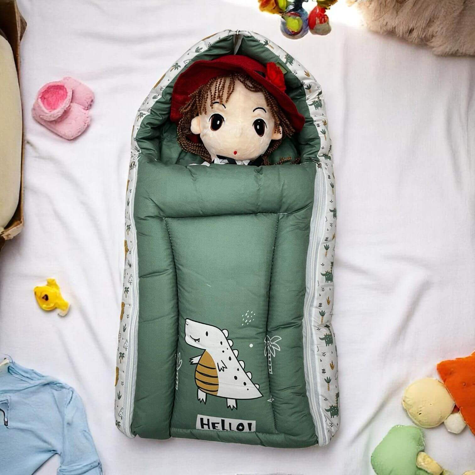 Fun Tom and Jerry themed baby sleeping bag for newborns, providing a warm and secure environment for infant sleep. Great for fans of classic cartoons. www.usmile.com