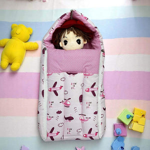 Fun Tom and Jerry themed baby sleeping bag for newborns, providing a warm and secure environment for infant sleep. Great for fans of classic cartoons. www.usmile.com