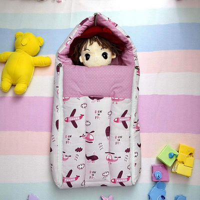 Fun Tom and Jerry themed baby sleeping bag for newborns, providing a warm and secure environment for infant sleep. Great for fans of classic cartoons. www.usmile.com