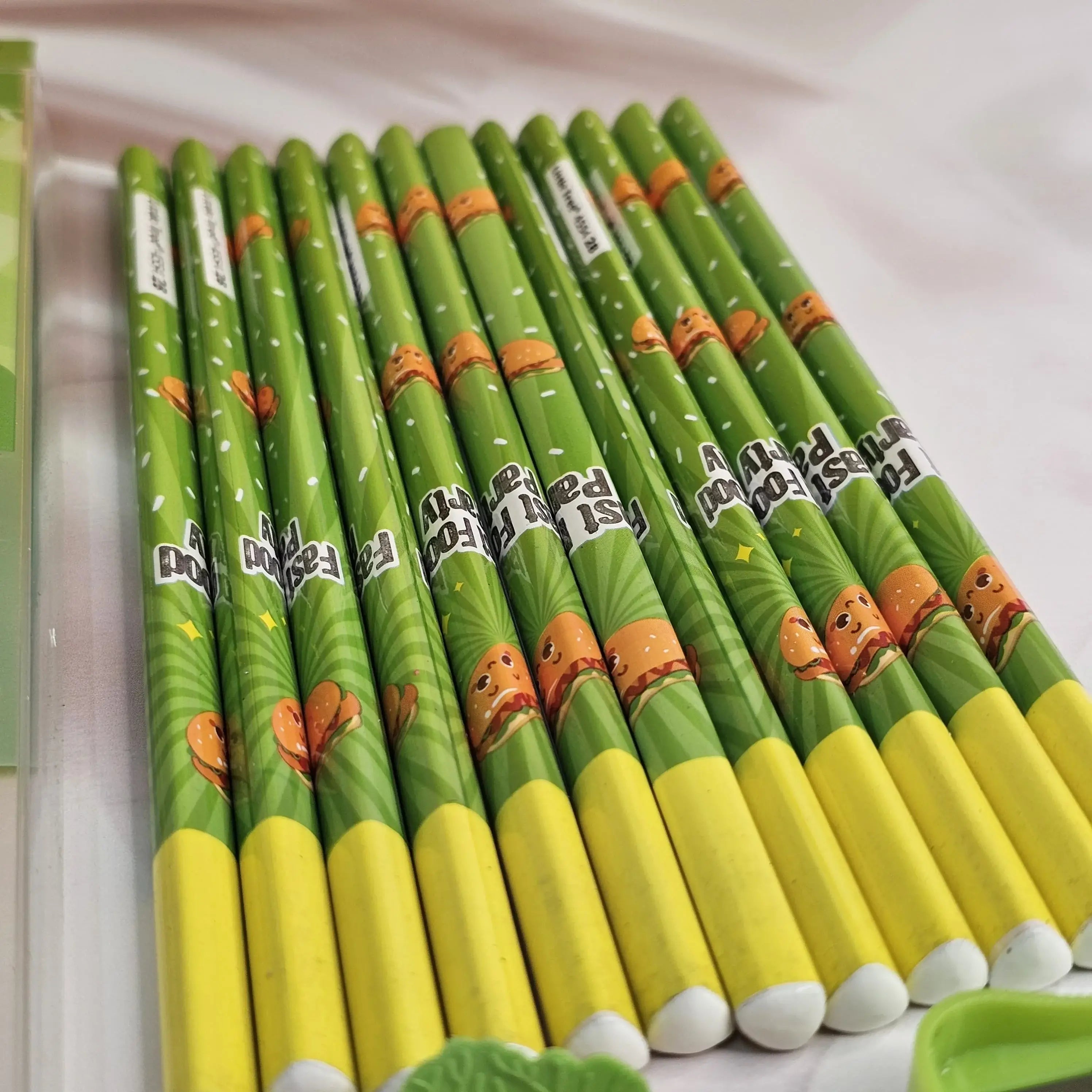 Fun Food Themed Pencil Kit: Makes learning and drawing more enjoyable with these cute fast food designs. Includes writing tools.
www.usmile.toys