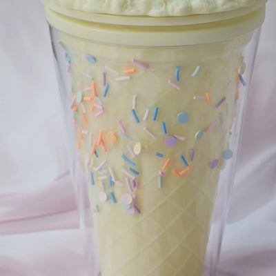 Fun Usmile Toys 'Oreo ice cream' themed tumblers for kids, featuring a pink tumbler with mint green 'frosting' and sprinkles, and a lime green tumbler with chocolate drizzle. These unique sipper cups are ideal for parties and making drinks exciting." www.usmile.toys